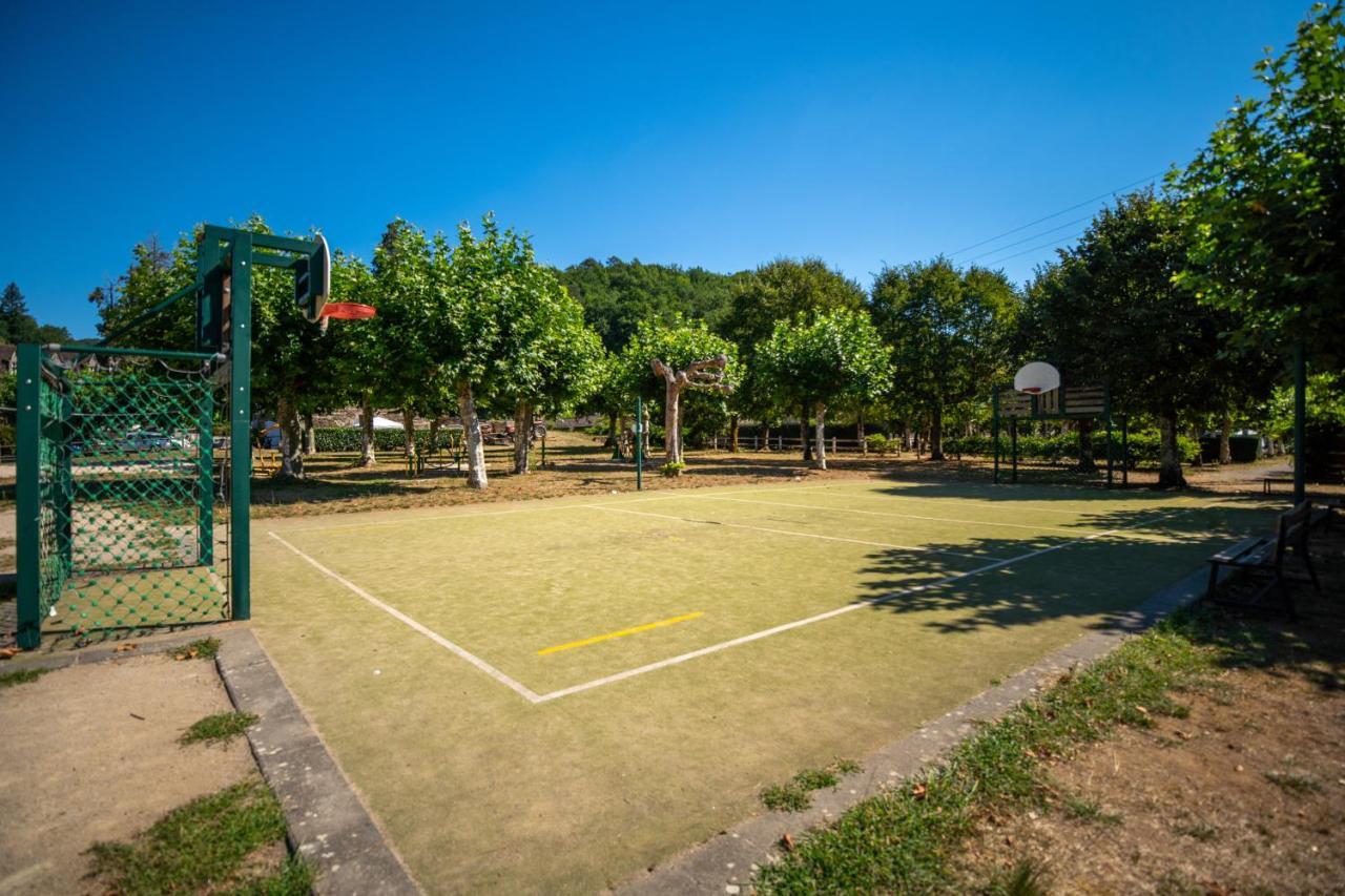 Camping Le Chateau Du Gibanel Saint-Martial-Entraygues Esterno foto