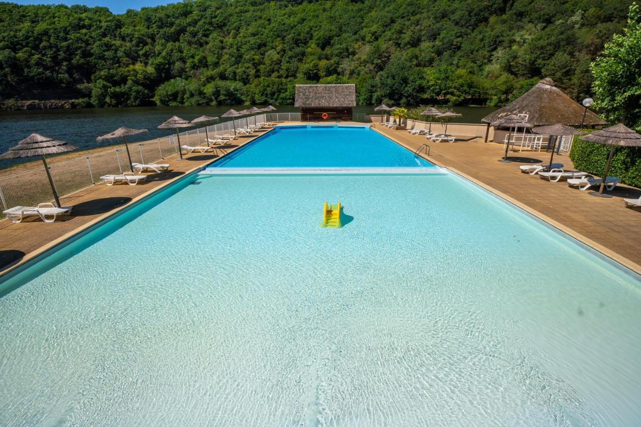 Camping Le Chateau Du Gibanel Saint-Martial-Entraygues Esterno foto