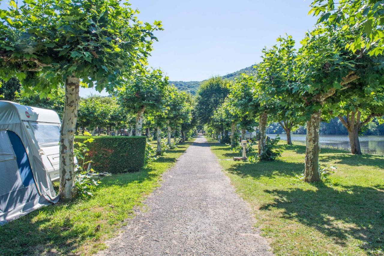 Camping Le Chateau Du Gibanel Saint-Martial-Entraygues Esterno foto