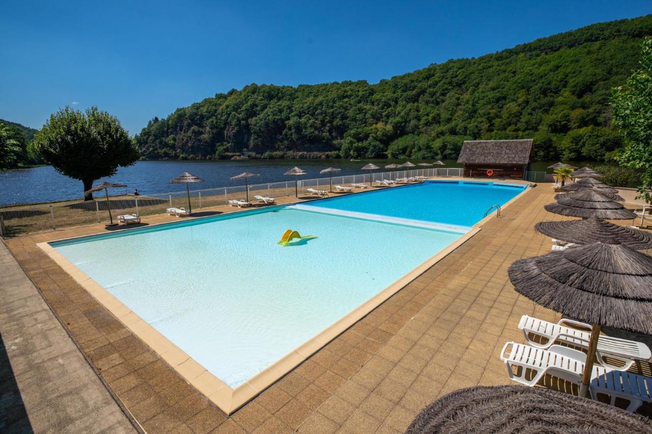 Camping Le Chateau Du Gibanel Saint-Martial-Entraygues Esterno foto