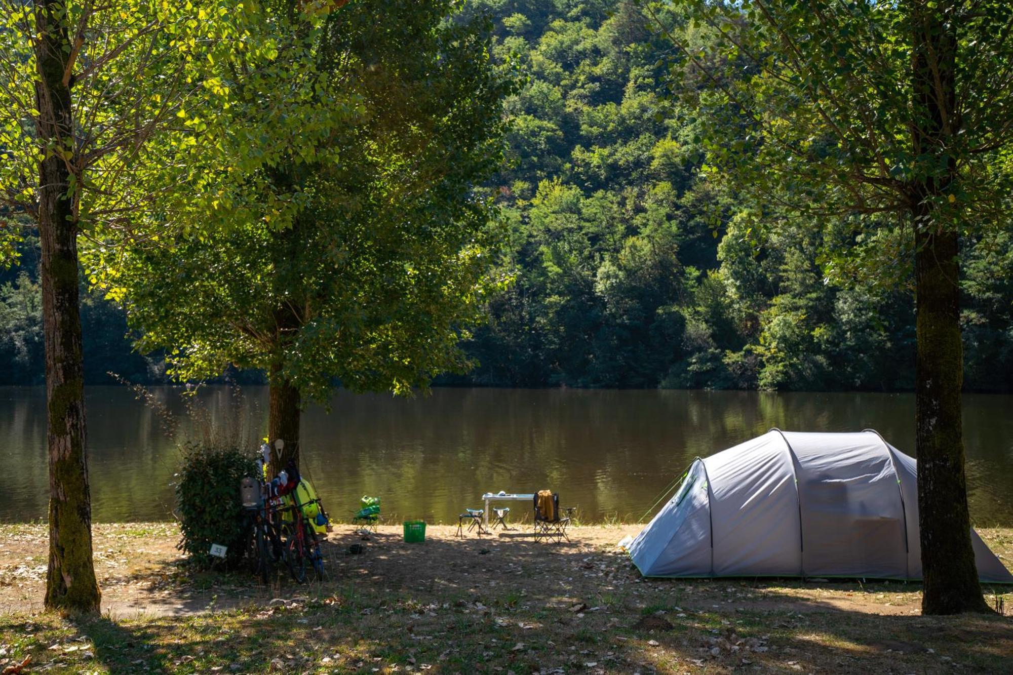 Camping Le Chateau Du Gibanel Saint-Martial-Entraygues Esterno foto