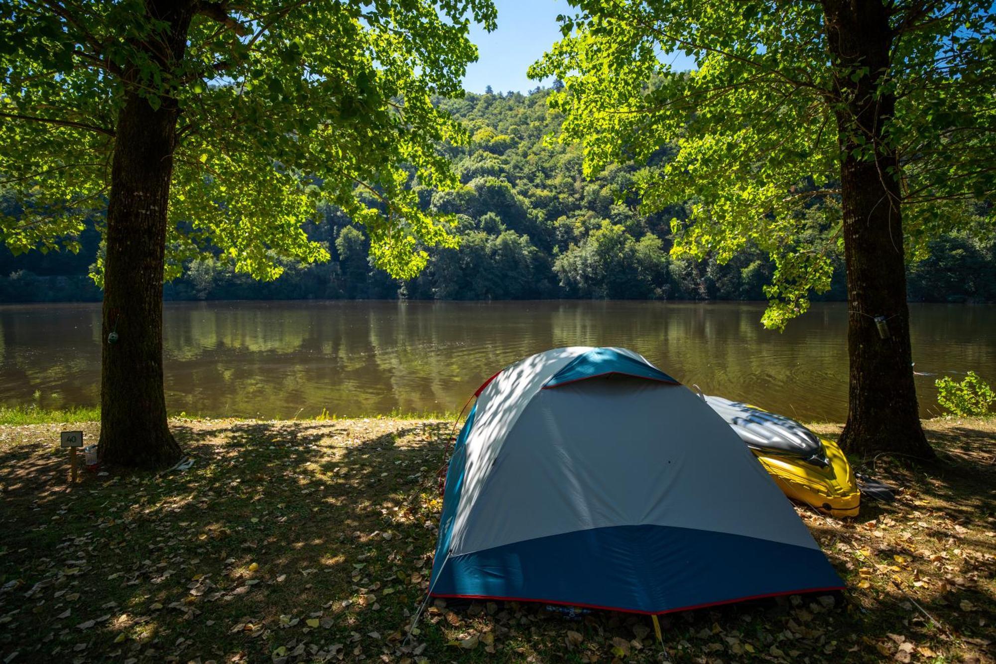 Camping Le Chateau Du Gibanel Saint-Martial-Entraygues Esterno foto