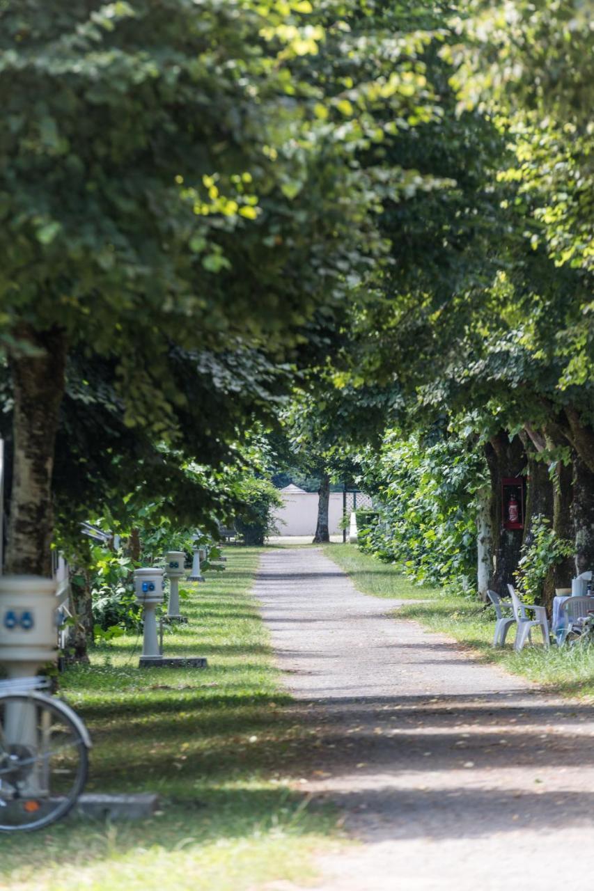 Camping Le Chateau Du Gibanel Saint-Martial-Entraygues Esterno foto